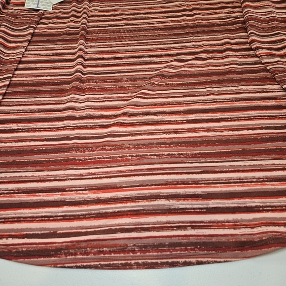 LuLaRoe Hudson Long Sleeve Tee. Unisex Fit. Gorgeous Red Stripe. Size Large. - Picture 9 of 10
